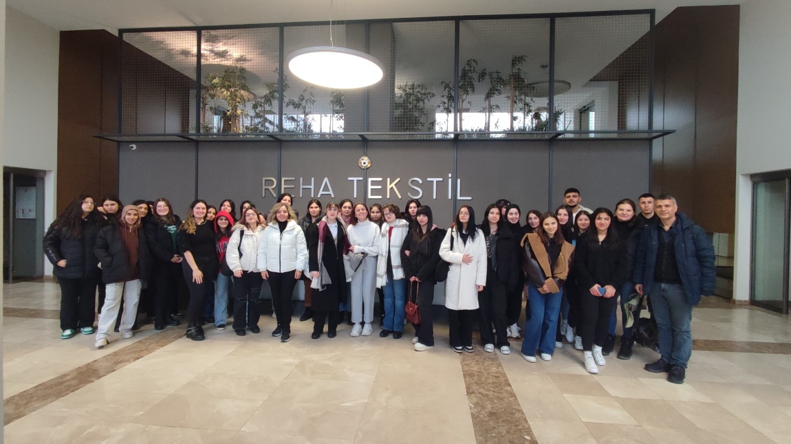 Moda Tasarım Teknolojileri Bölümünün Teknik Eğitim Gezisi İstanbul'a Reha Tekstile Yapıldı.